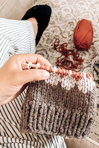 Tutorial DIY Cómo tejer un gorro de 2 colores con telar